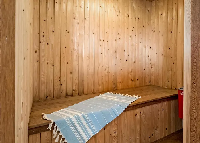 Дом отдыха Awesome In Harboore With Sauna